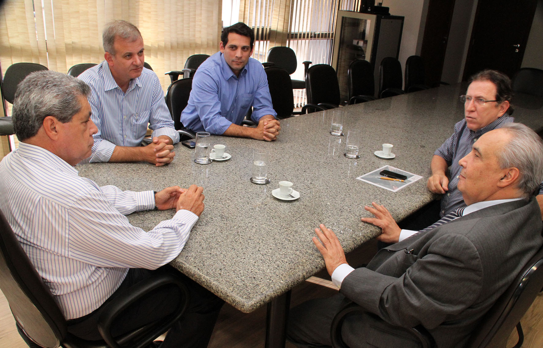 Governador André Puccinelli, deputado Londres Machado, Edson Giroto e os empresários (Foto: Victor Chileno)